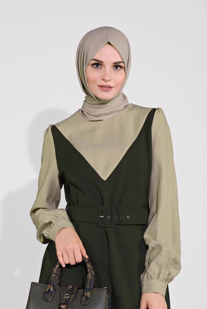 Langes Kleid in Khaki mit V-Ausschnitt